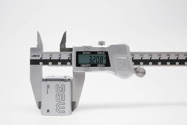 便攜與性能兼備，紅魔氘鋒能量塊mini35W充電器評測