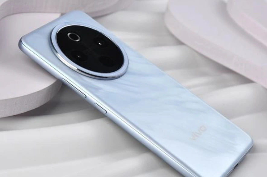 7300mAh+OIS光学防抖,现已跌至1359元,官方承诺五年流畅不卡顿