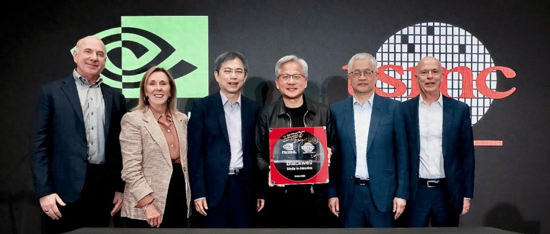 英偉達與臺積電合作，首片美國本土制造Blackwell芯片晶圓亮相