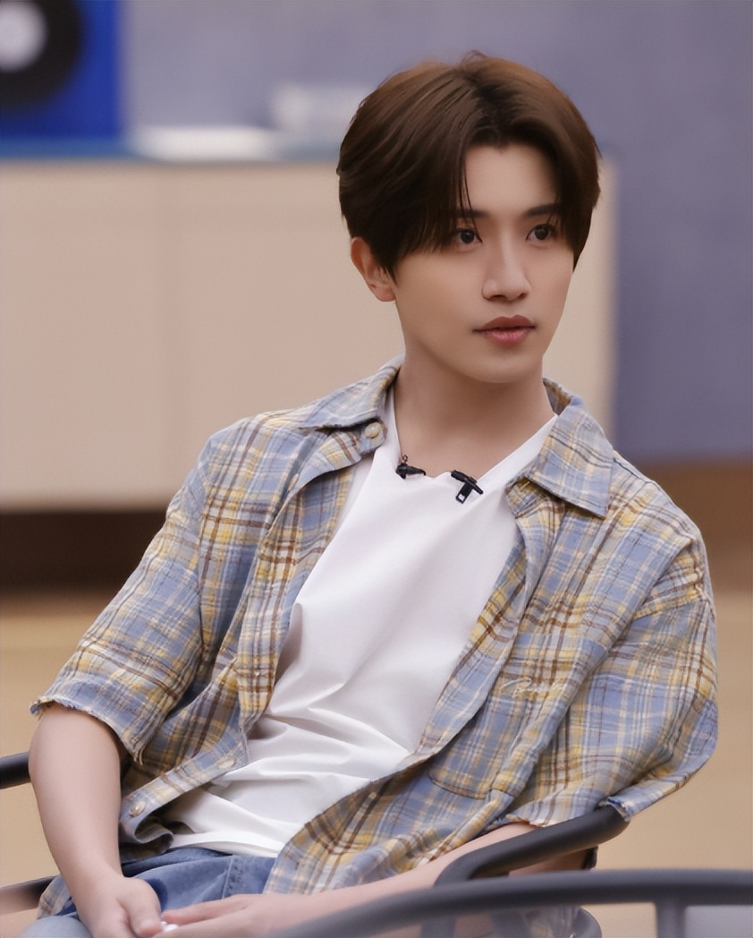 《披哥2025》一公收官，4人火出圈，3人升咖，2人陪跑，1人拖后腿