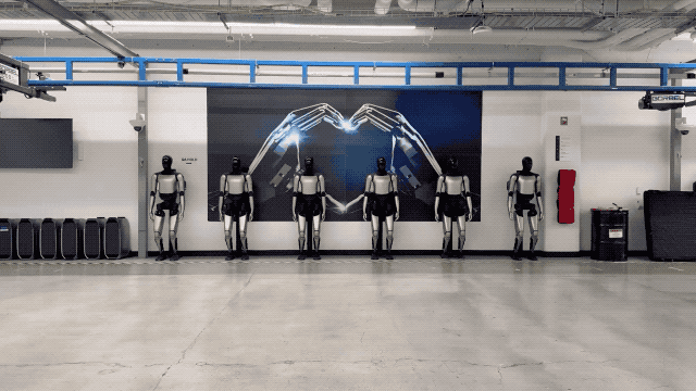 特斯拉機(jī)器人又被抓包：疑似遙控「摘頭顯」摔倒，名場(chǎng)面誕生