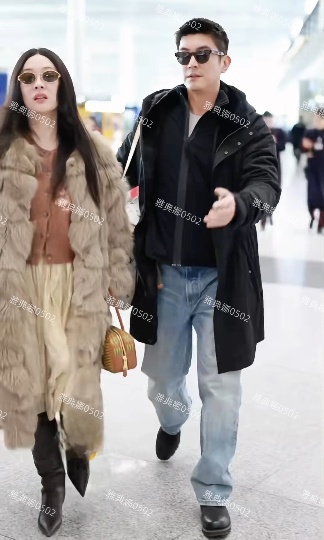 霍思燕怎么也开始学李湘走贵妇风了?凌乱的黑长直配皮草十分土豪