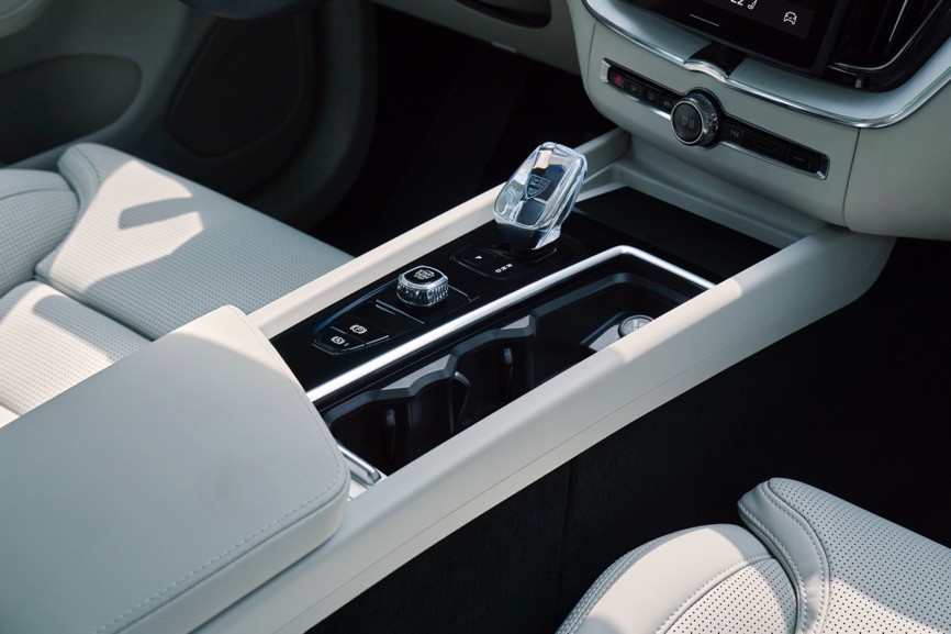 沃尔沃全新XC60焕新上市，限时参考尊享价25.49万元起