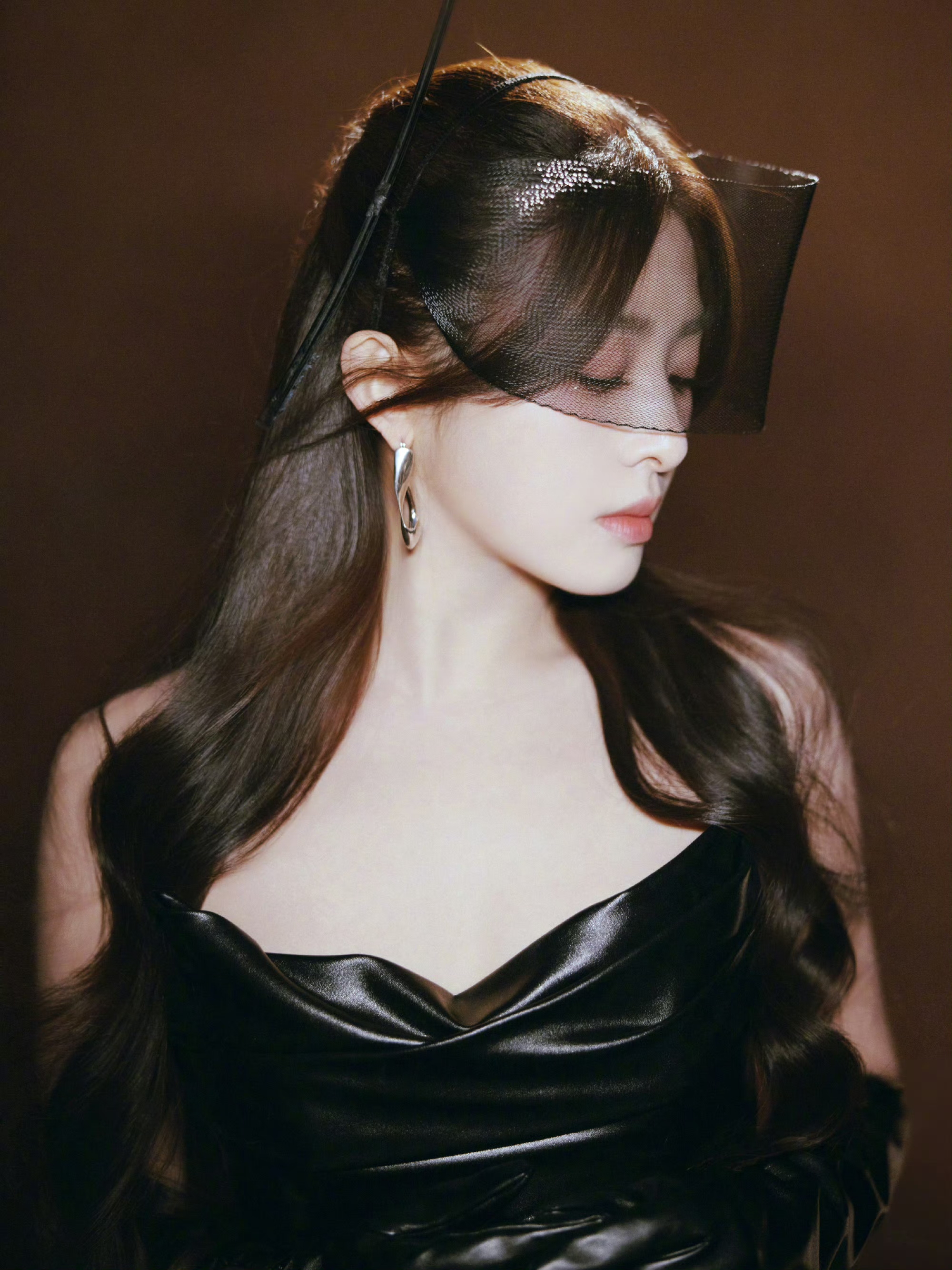 张含韵黑色玫瑰女王