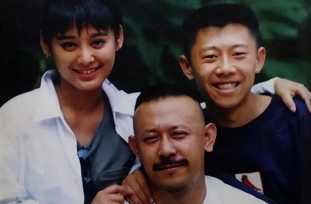 62岁导演姜文30年只拍了7部电影，却能影史留名，他凭什么这么牛