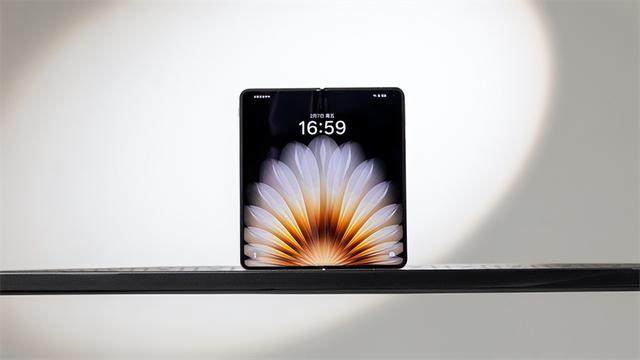 轻薄又全能 2025年入手折叠屏依然选OPPO Find N5