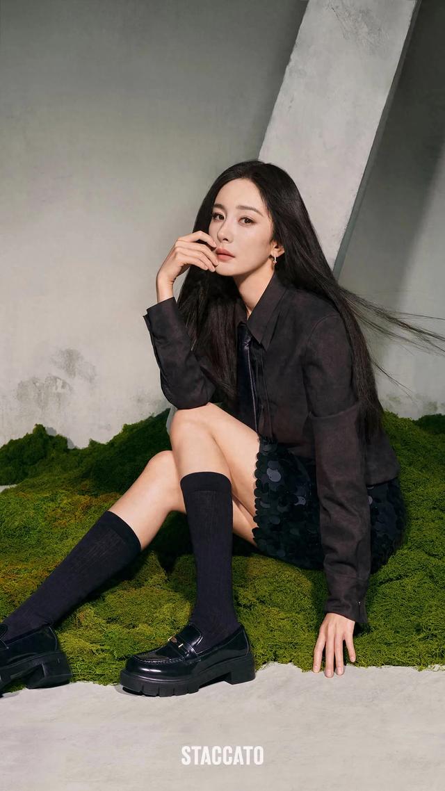 杨幂，思加图美腿大赏