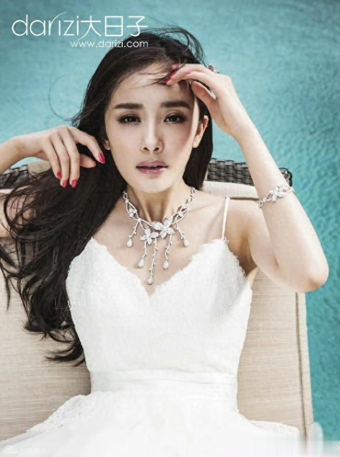 杨幂当年超出圈的婚纱照 ???