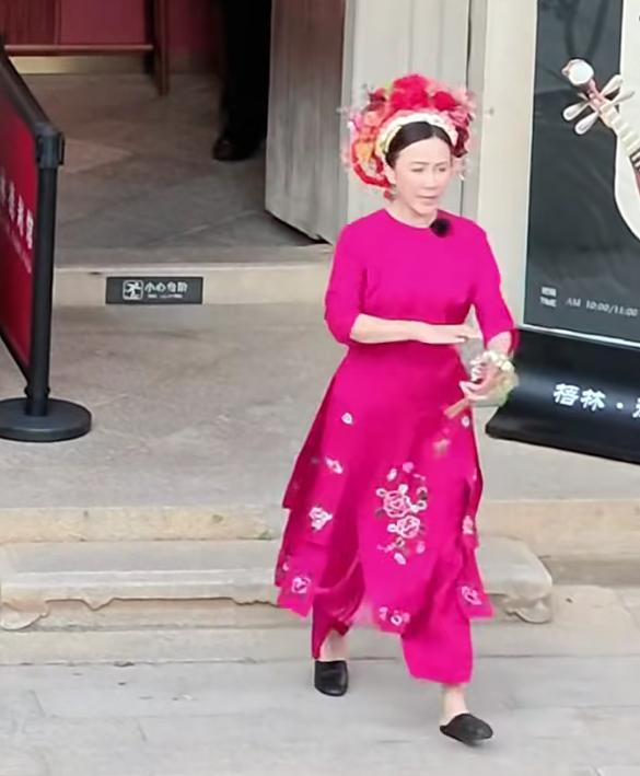 一路繁花新路透:何赛飞甩脸子,刘嘉玲翻白眼,张柏芝热情没人理