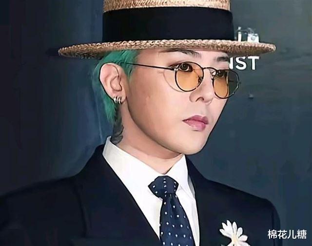 权志龙把向佐带上道，自己却换了赛道，只需微略打扮，又帅回来了