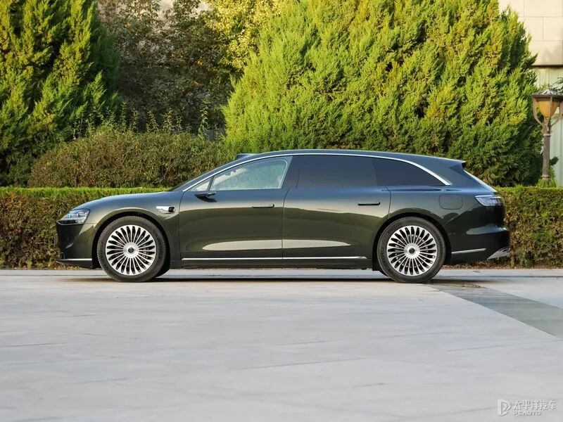 谁是 2025 车圈顶流？年度十佳轿车榜单重磅揭晓！