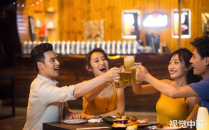 同学聚会我开烂车被富二代同学嘲笑，殊不知我的真实身份是省督导专员……