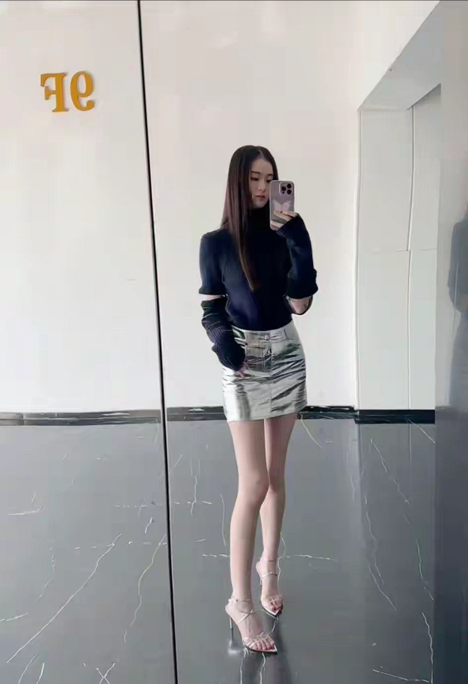 新生代演员刘媛媛长腿美照！