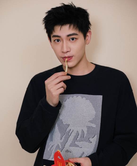 没事吧，他竟然丑出圈了？