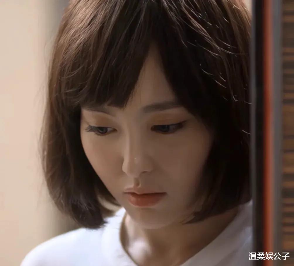 面相全变了！再看42岁唐嫣和38岁杨幂，才明白两人\差别\在哪