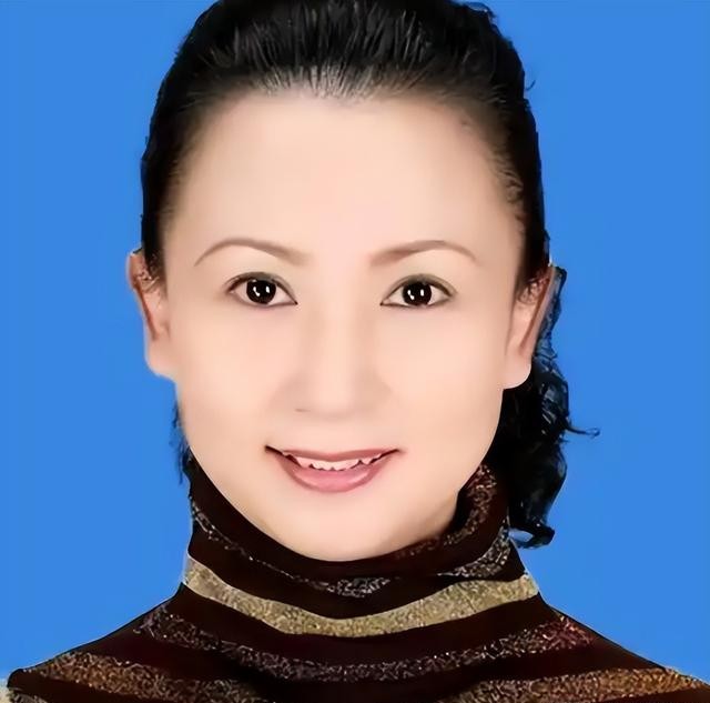 国家一级演员两种反差结局,朱媛媛万人送别,她却成“反面教材”