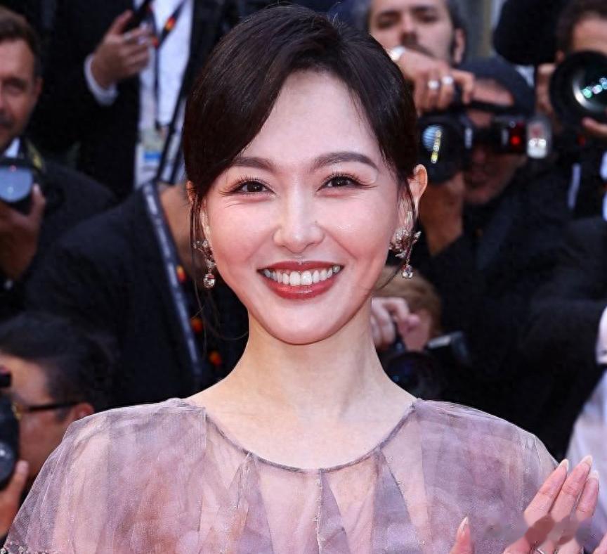 《繁花》后续影响来了！唐嫣被曝新剧延迟开机，杂志封面取消拍摄