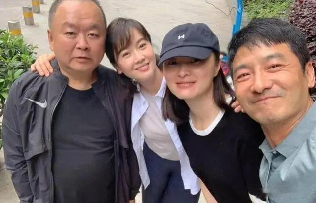 48岁左小青现状:现身香港,素颜皮肤嫩到发光,如今单身不谈恋爱