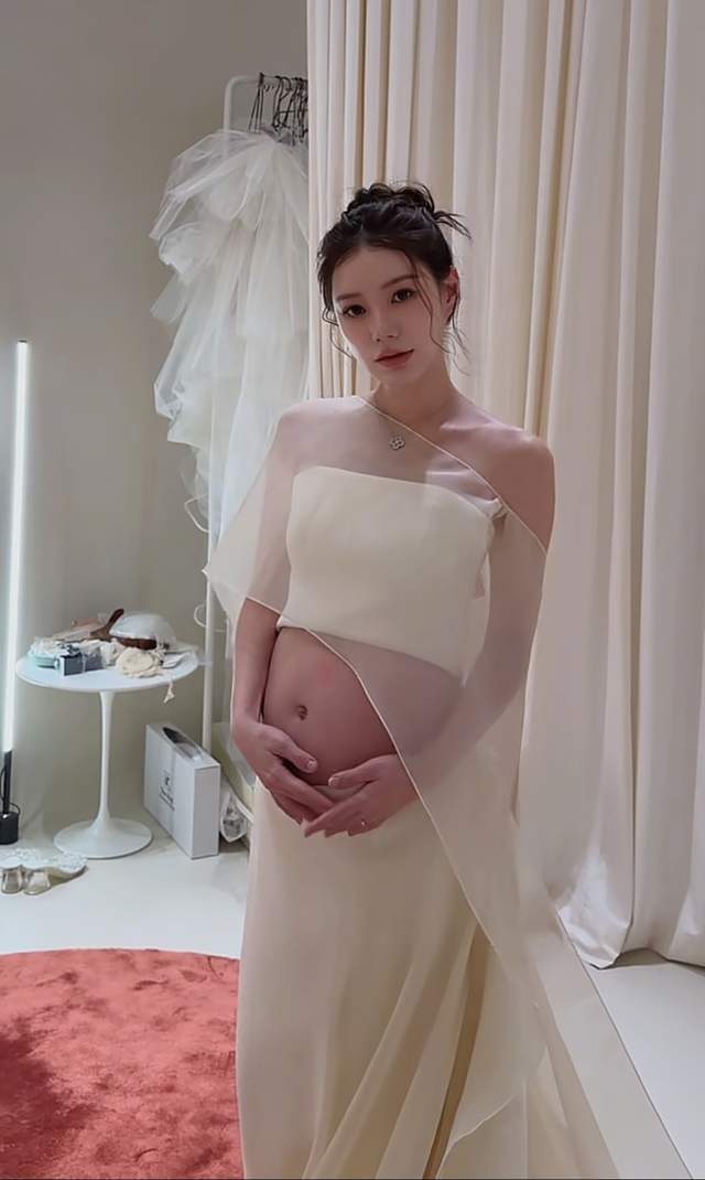 大S一对子女回北京过年！张兰全程陪伴，小箖儿露正脸太像汪小菲