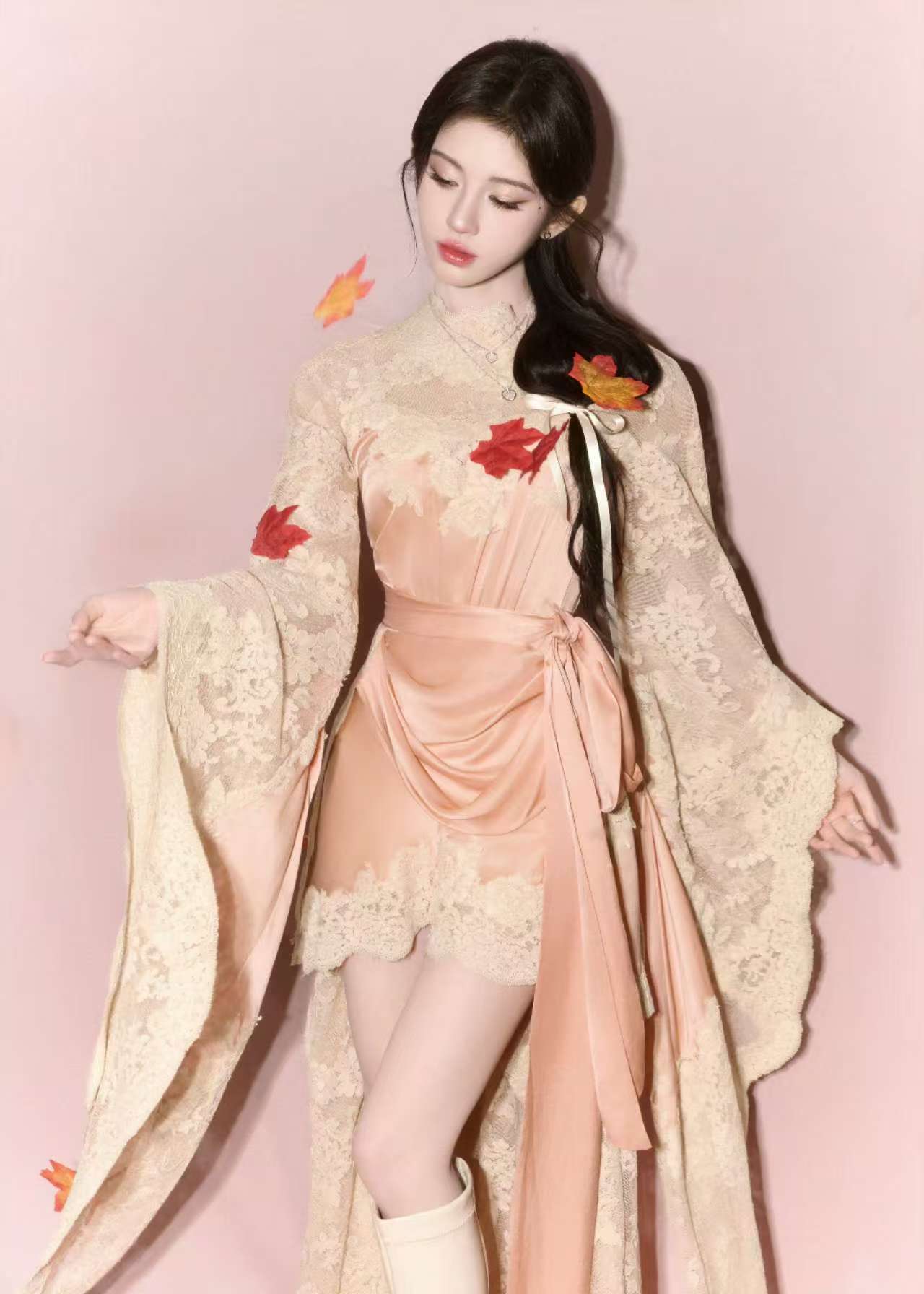 【纸扇翩然,翻阅异常翩翩起舞的乐章】——鞠婧祎