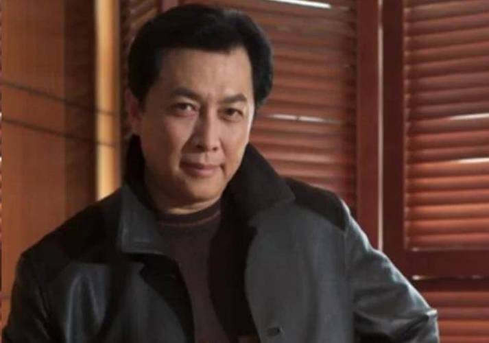 没想到,73岁唐国强受邀观礼阅兵刚一个月,竟再令所有人刮目相看