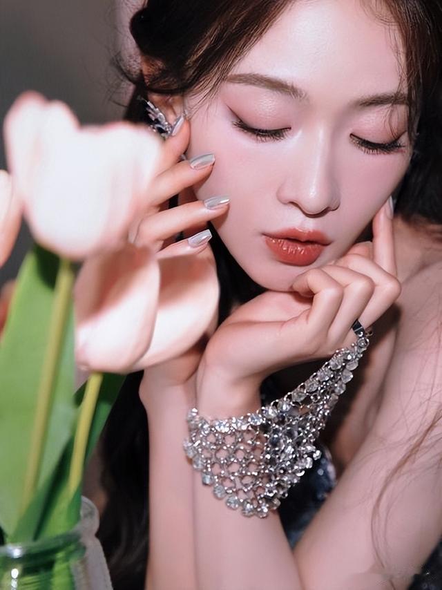 于正爆料吴谨言被换角：半年苦熬只拿5000块，背后女星是谁？