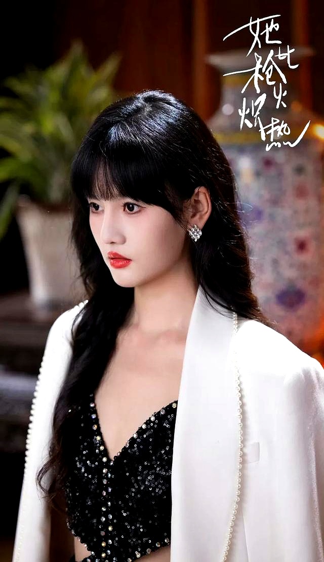 姚冠宇新剧爆火开播！首日热度破万，一举登顶腾讯四大榜单第一！