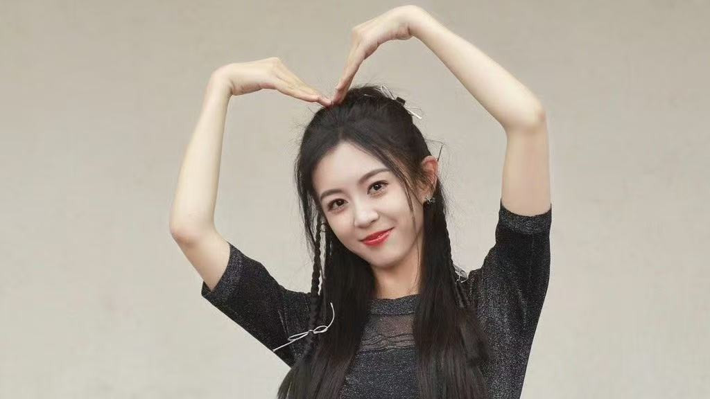 4月15日追剧日历，电视剧《悬镜》和《爱的季风掠过》今日开播