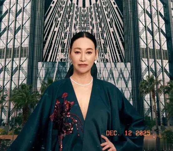 任达华与霍启刚、邵美琪同框，回应活动上摔倒，称多亏影后惠英红