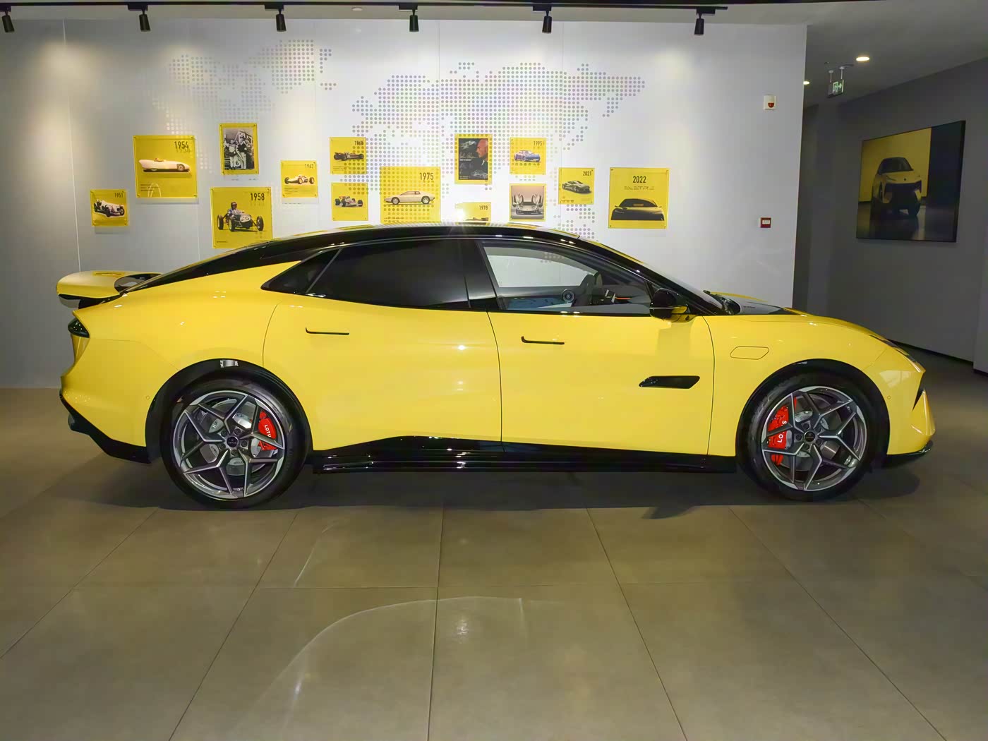 2026款莲花Emeya正式上市，53.8万起，超跑外观，搭载双电机四驱