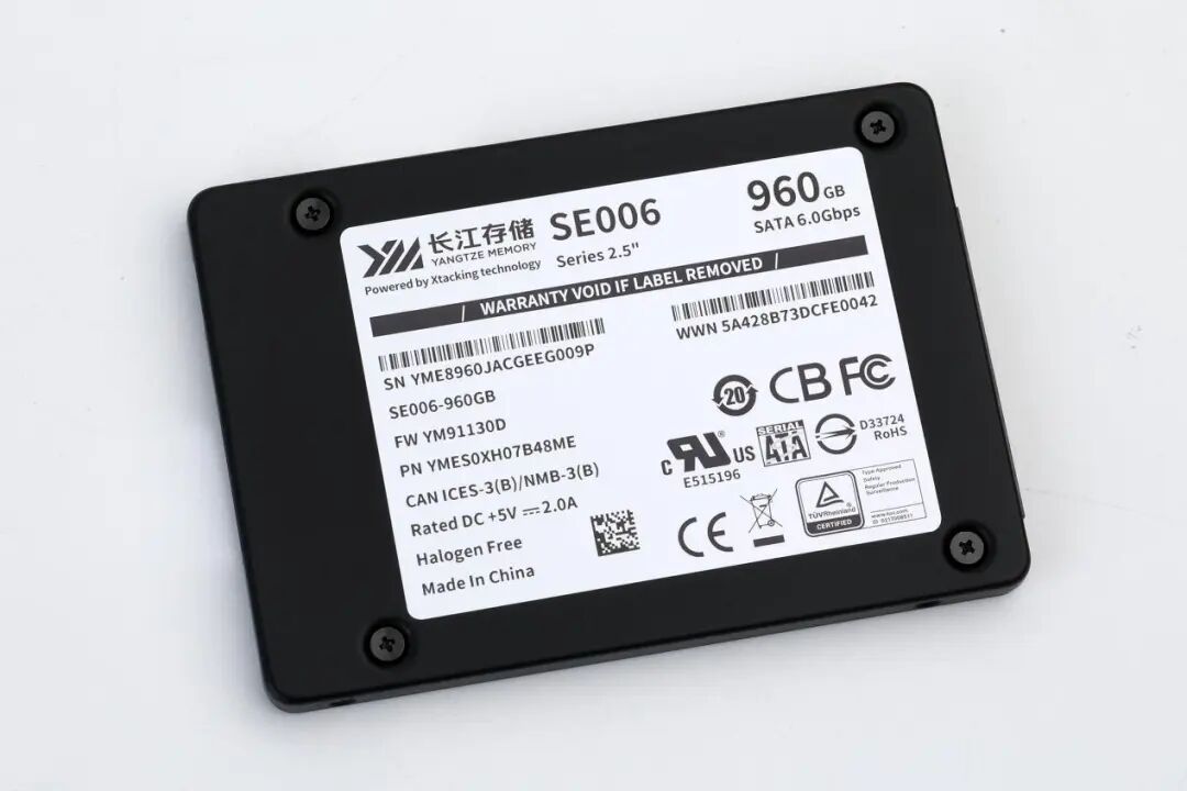 低延遲、速度穩，還有掉電保護！長江存儲SE006企業級SSD首測