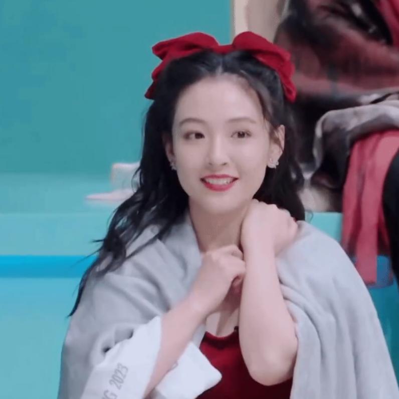 32岁的吴倩看着比颖儿还老,生图与精修差太多了吧!