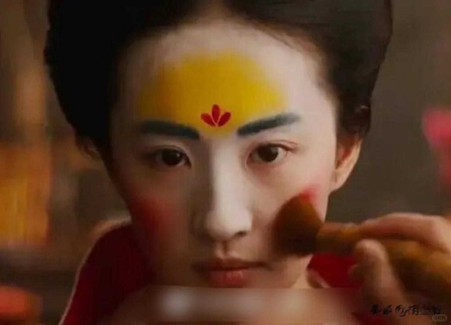 刘亦菲LV购物被偶遇！腰臀丰腴不少变性感，长发及腰气质似大学生