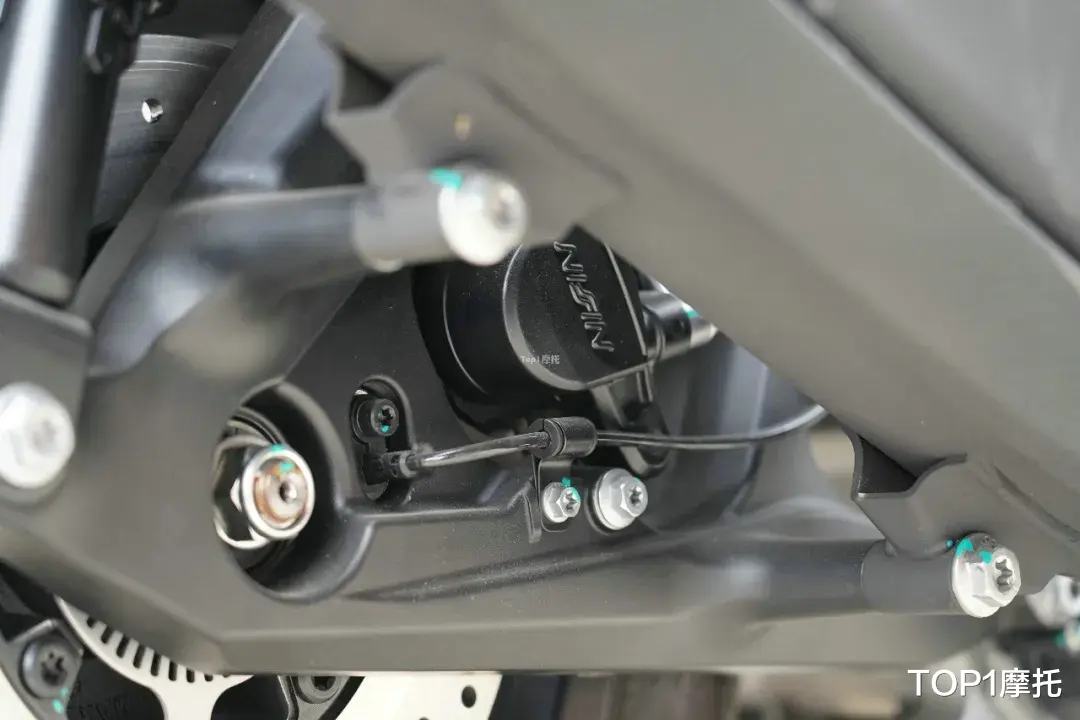 两轮头等舱,QJMOTOR鸿350GS静态全解析,不只是价格低还有硬实力