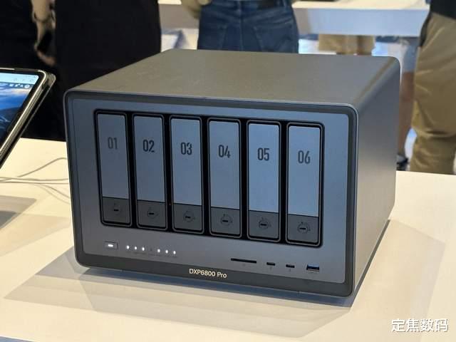 零刻ME Pro測評：巴掌大的雙盤位NAS，重新定義桌面存儲美學