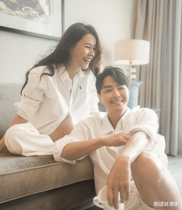 即将临盆!TVB花旦与好友聚会,孕肚大如球,被指像怀了双胞胎