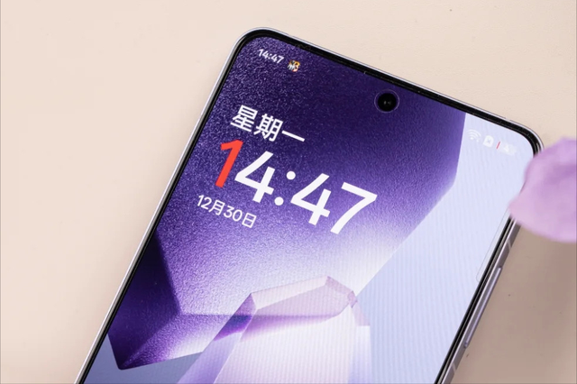 曾经买不起的骁龙8至尊版旗舰,如今跌至2549元!耐摔直屏+100W