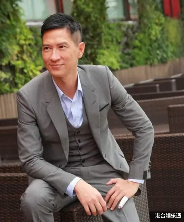 张家辉时隔多年再演喜剧：自降片酬，只为港片“薪火相传”