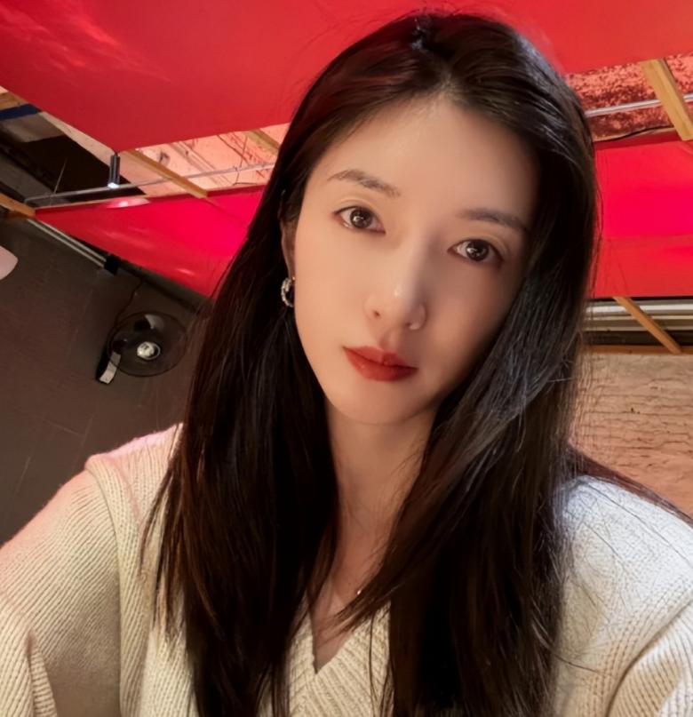 与富商海外产子真相大白7个月，江疏影近况曝光，王传君的话没错