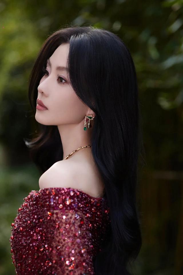 刘诗诗美吗?女人最耐看的长相是什么样的,披发好看吗