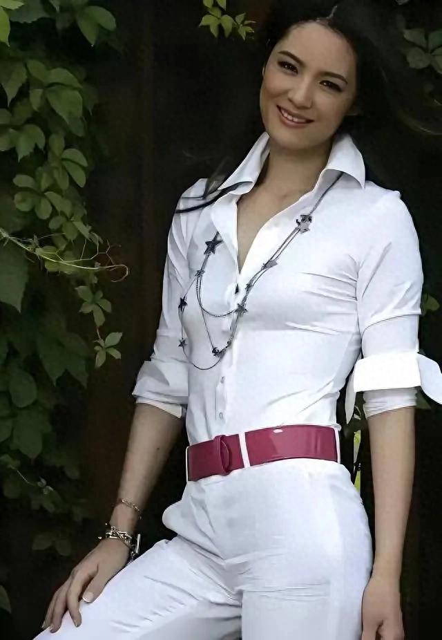 国际名模马艳丽:从赛艇冠军到时尚女王的跨界传奇!