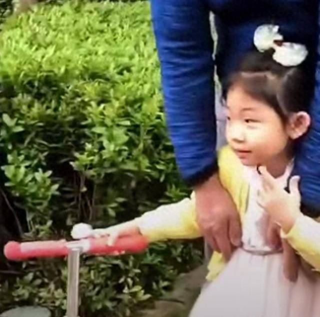 濮存晰外孙女首度出演短剧，11岁韩子萱古灵精怪，气质五分似姥爷