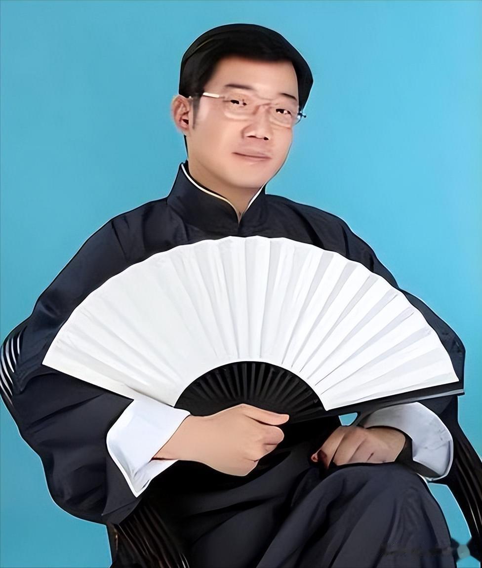 他是知名相声演员，当过主持人上过春晚，如今转行当网红很成功