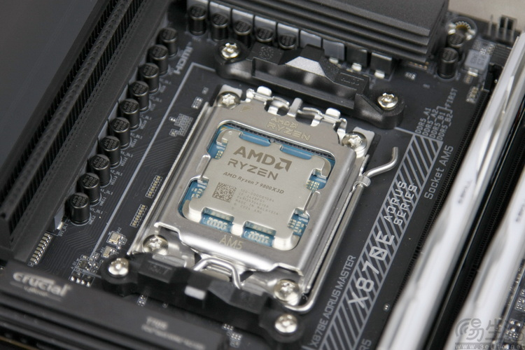 高頻內存暴漲后，9800X3D和285K游戲幀率誰更強