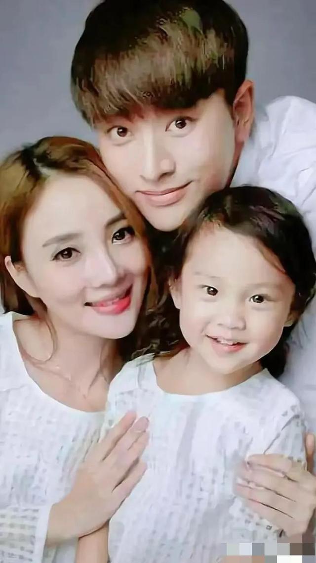 贾乃亮新恋情曝光！李小璐深夜发文“等你四年，还是没有未来”