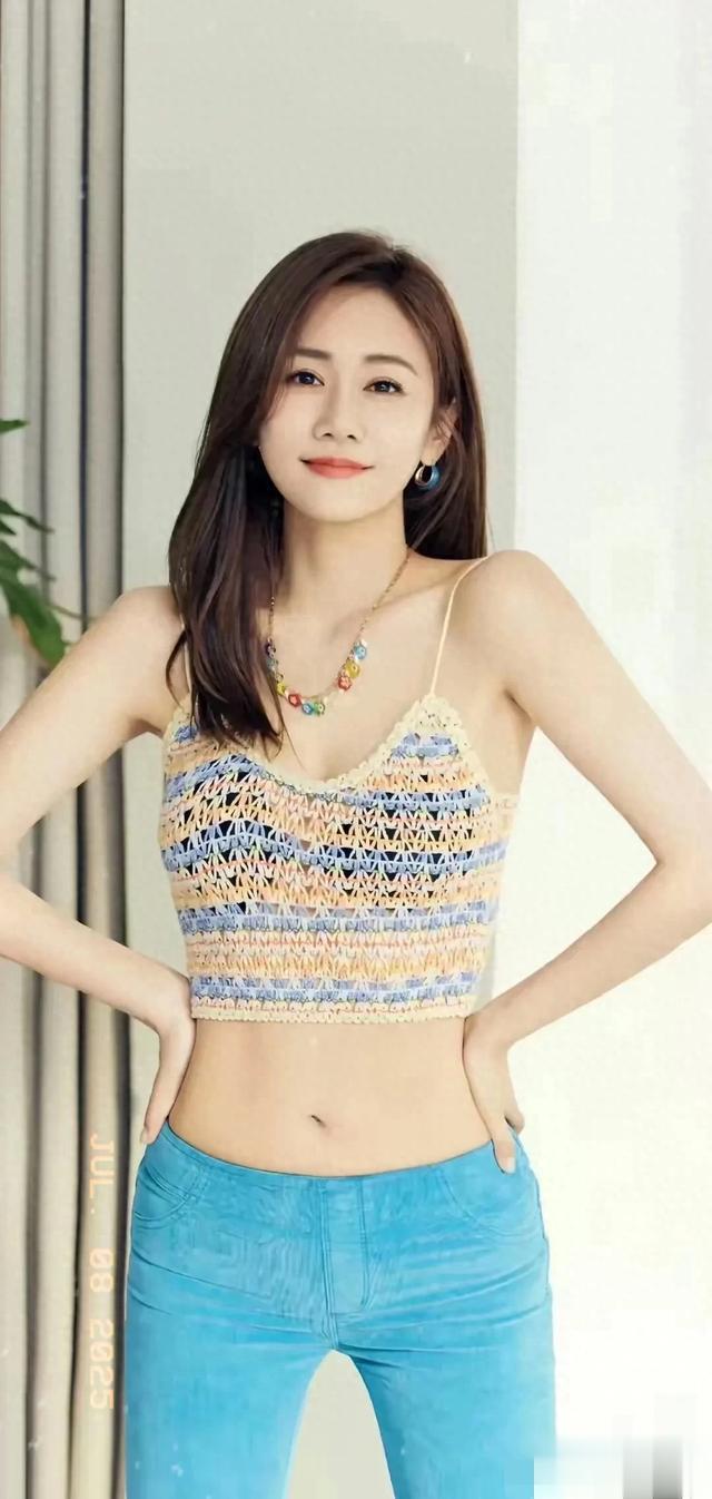 刘芸的腿是真直啊，太好看了，难怪被网友称为“腿精”