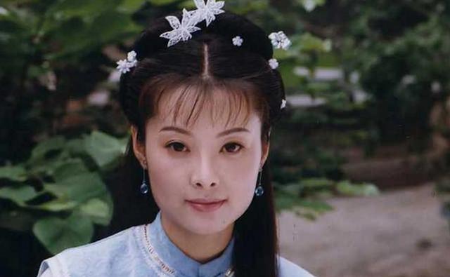 52岁袁立“胖”出新高度,网友却说:她是有气场的人,胖了更美