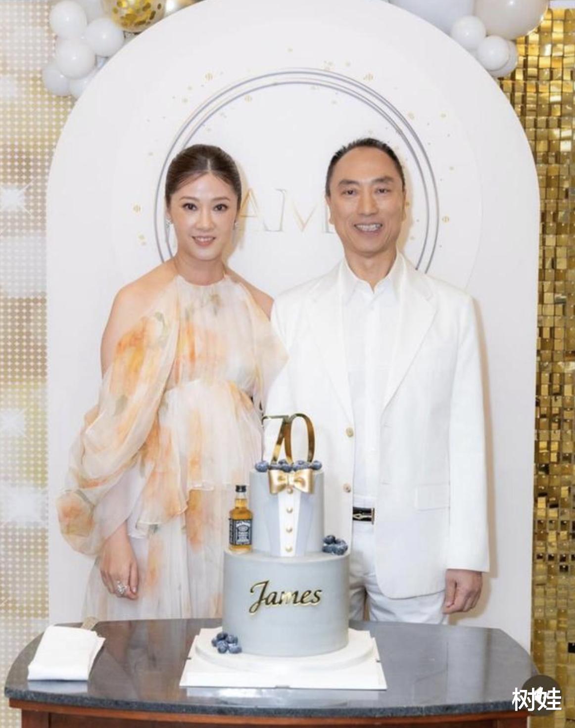 翁嘉穗为48岁李珊珊庆生，俩港姐冠军罕同框好优雅，气质不相上下