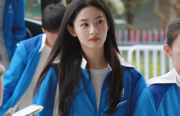 她怎么一上电视就见光死啊？