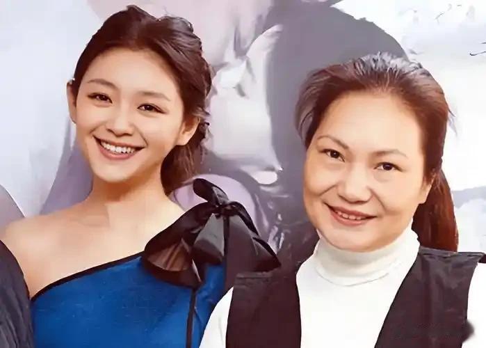 幸亏汪小菲带孩子走了,如今S家彻底成“狼窝”,3个人联手做戏!